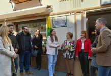 El Ayuntamiento reconoce al comercio ‘Calzados H&I’ por sus 60 años de excelente servicio al pueblo de Los Barrios