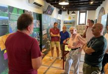 Los historiadores Ángel Viñas Martín, Dimas Vaquero Peláez y Jaume Claret Miranda visitan la Casa de la Memoria La Sauceda